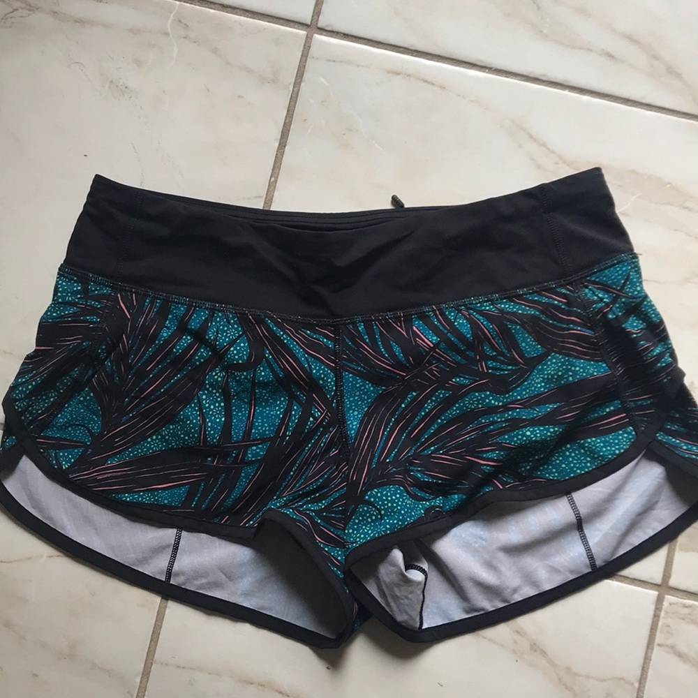 Lululemon Speed Short 🍋 - Palm Lace - Size 6
